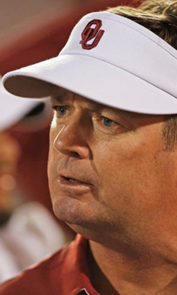 Oklahoma's Stoops edgy about defensive coordinator/brother